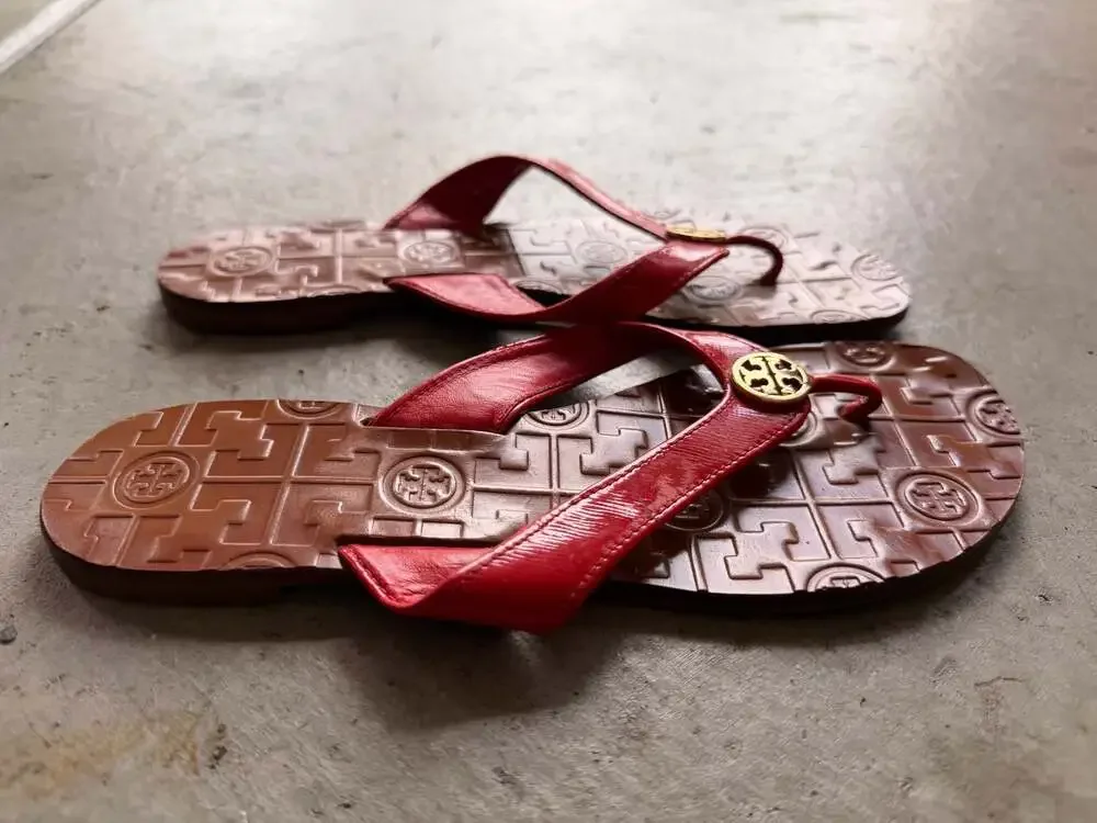 Tory Burch Thora Patent Leather Logo Thong Sandals